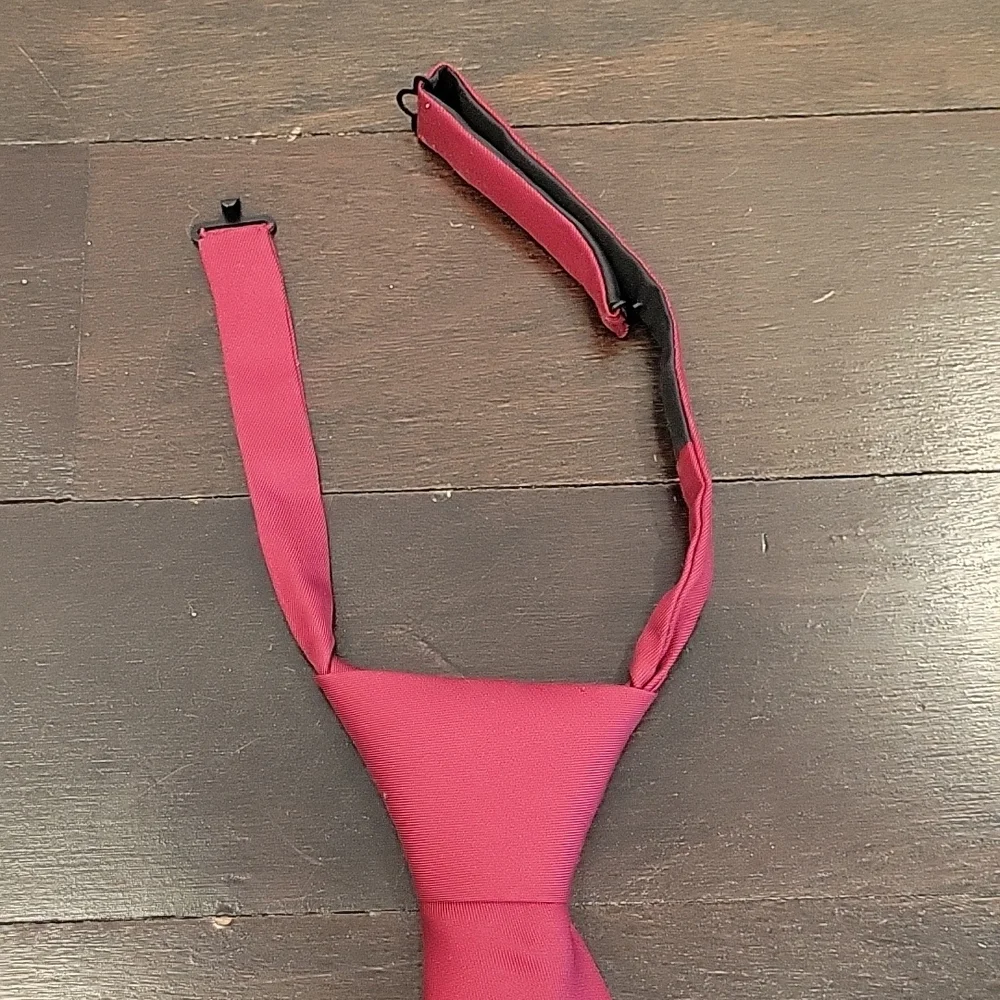 BRAND NEW BOY'S GUCCI PRE TIED NECK TIE HANDMADE SILK $220